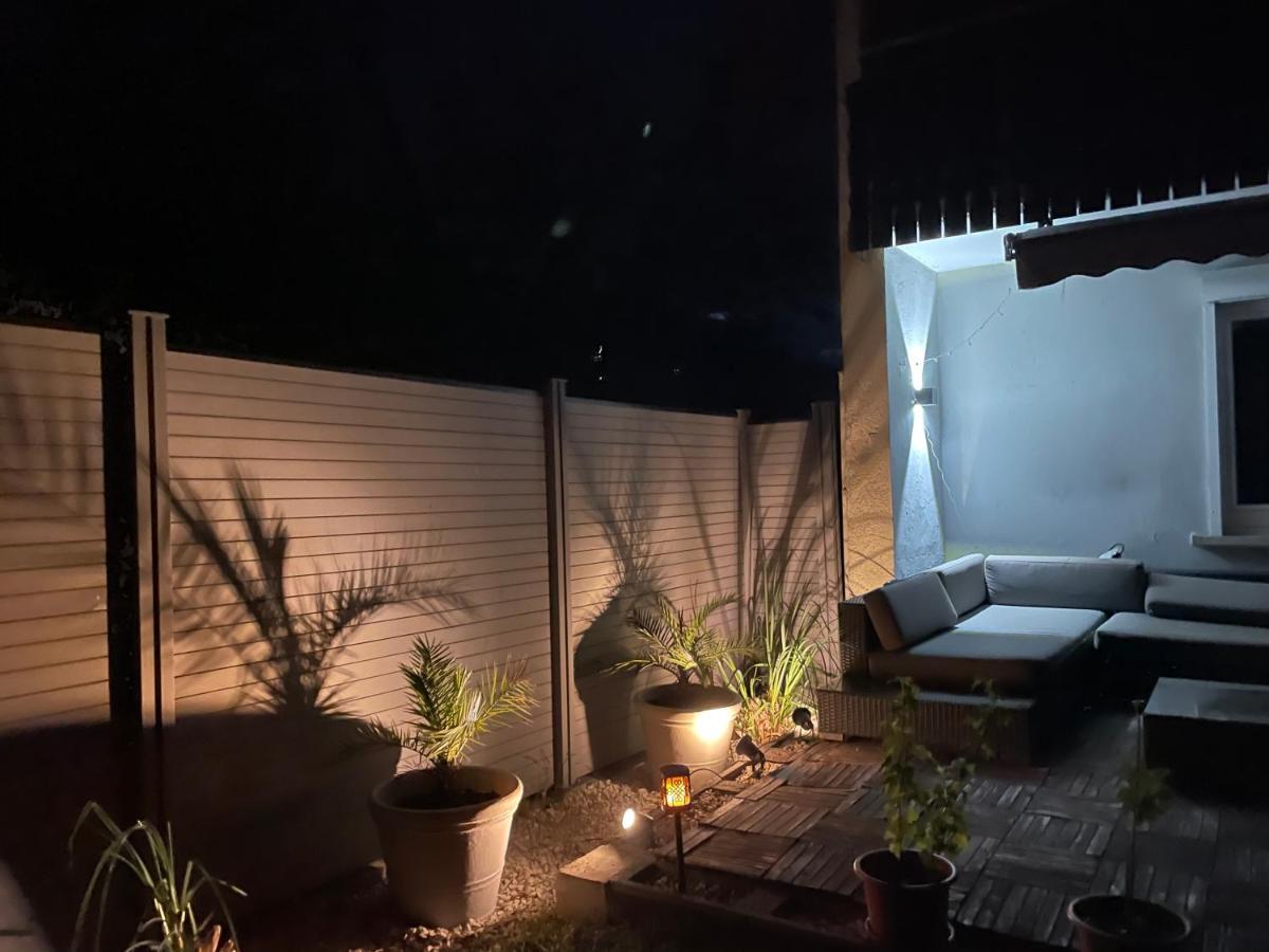 Gemuetliche 3 Zimmer Wohnung Mit Grosszuegiger Terrasse Im Gruenen Reutlingen Esterno foto