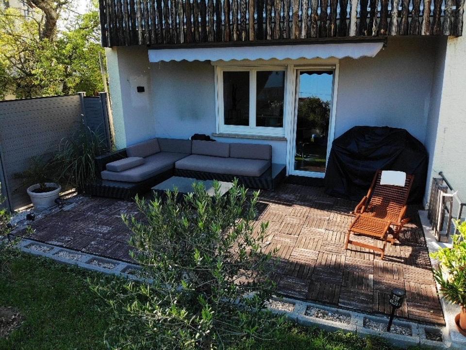 Gemuetliche 3 Zimmer Wohnung Mit Grosszuegiger Terrasse Im Gruenen Reutlingen Esterno foto