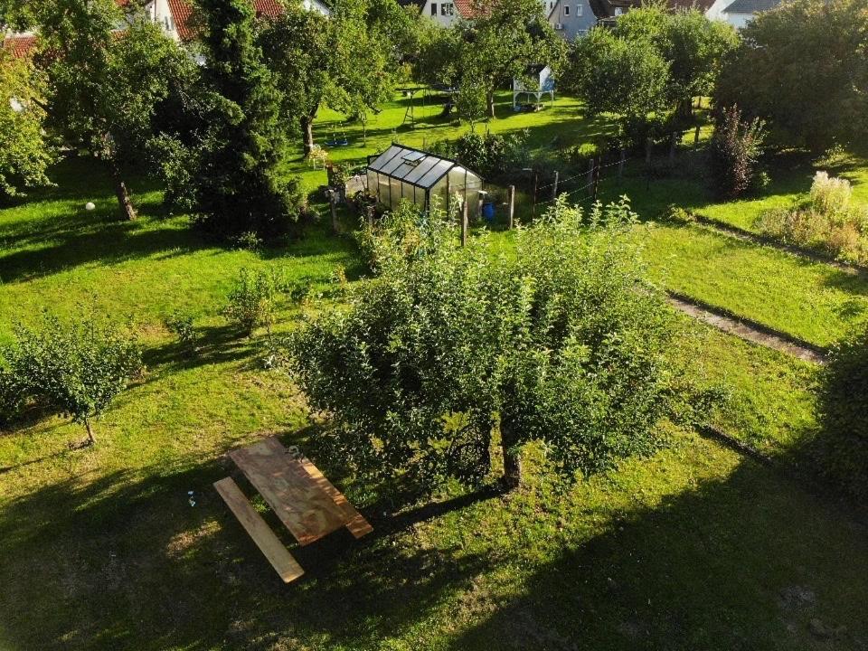 Gemuetliche 3 Zimmer Wohnung Mit Grosszuegiger Terrasse Im Gruenen Reutlingen Esterno foto