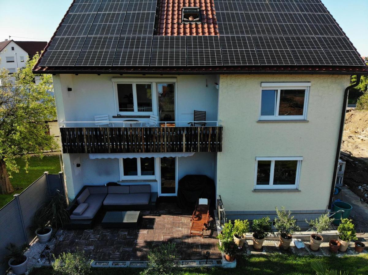 Gemuetliche 3 Zimmer Wohnung Mit Grosszuegiger Terrasse Im Gruenen Reutlingen Esterno foto