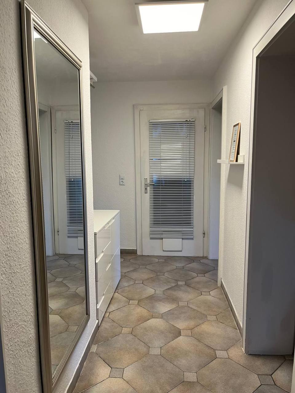 Gemuetliche 3 Zimmer Wohnung Mit Grosszuegiger Terrasse Im Gruenen Reutlingen Esterno foto