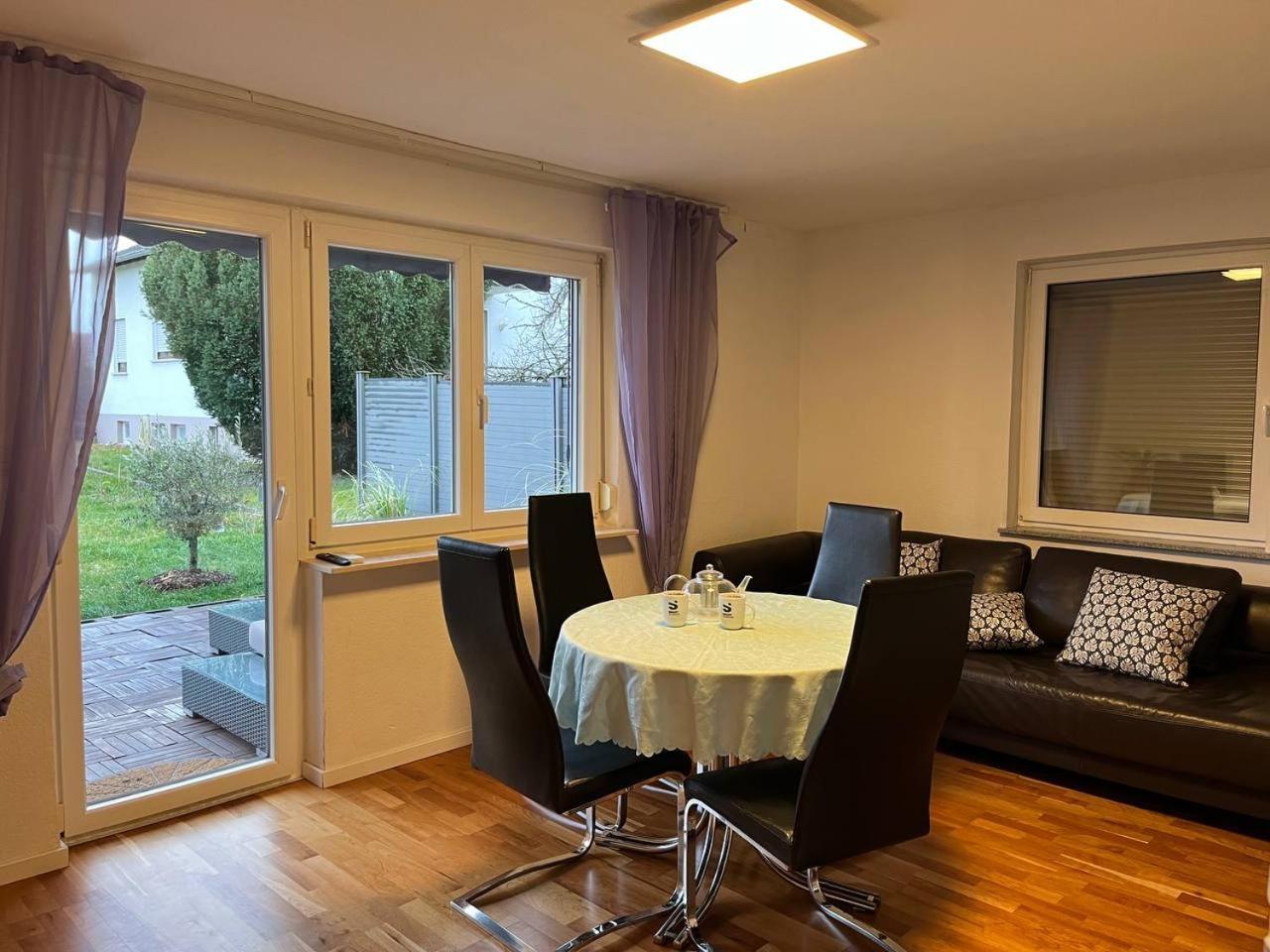 Gemuetliche 3 Zimmer Wohnung Mit Grosszuegiger Terrasse Im Gruenen Reutlingen Esterno foto