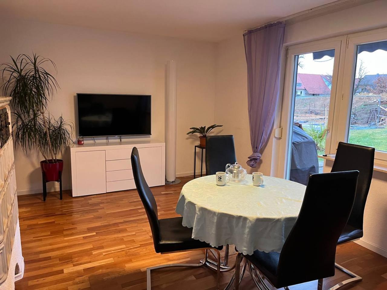Gemuetliche 3 Zimmer Wohnung Mit Grosszuegiger Terrasse Im Gruenen Reutlingen Esterno foto